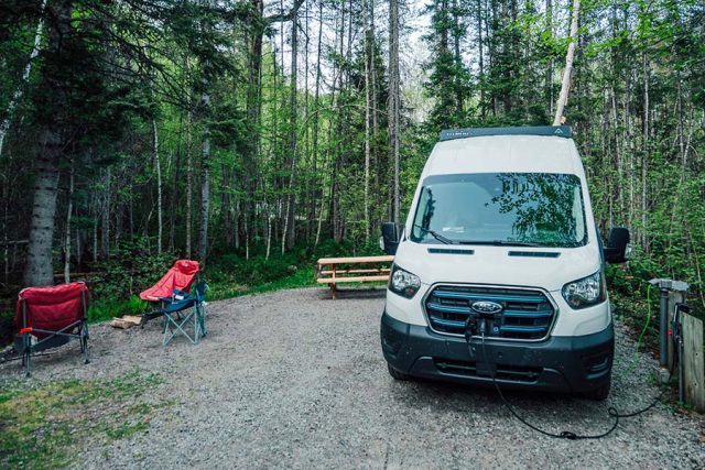 Installation camping Van - Bromont Campervan